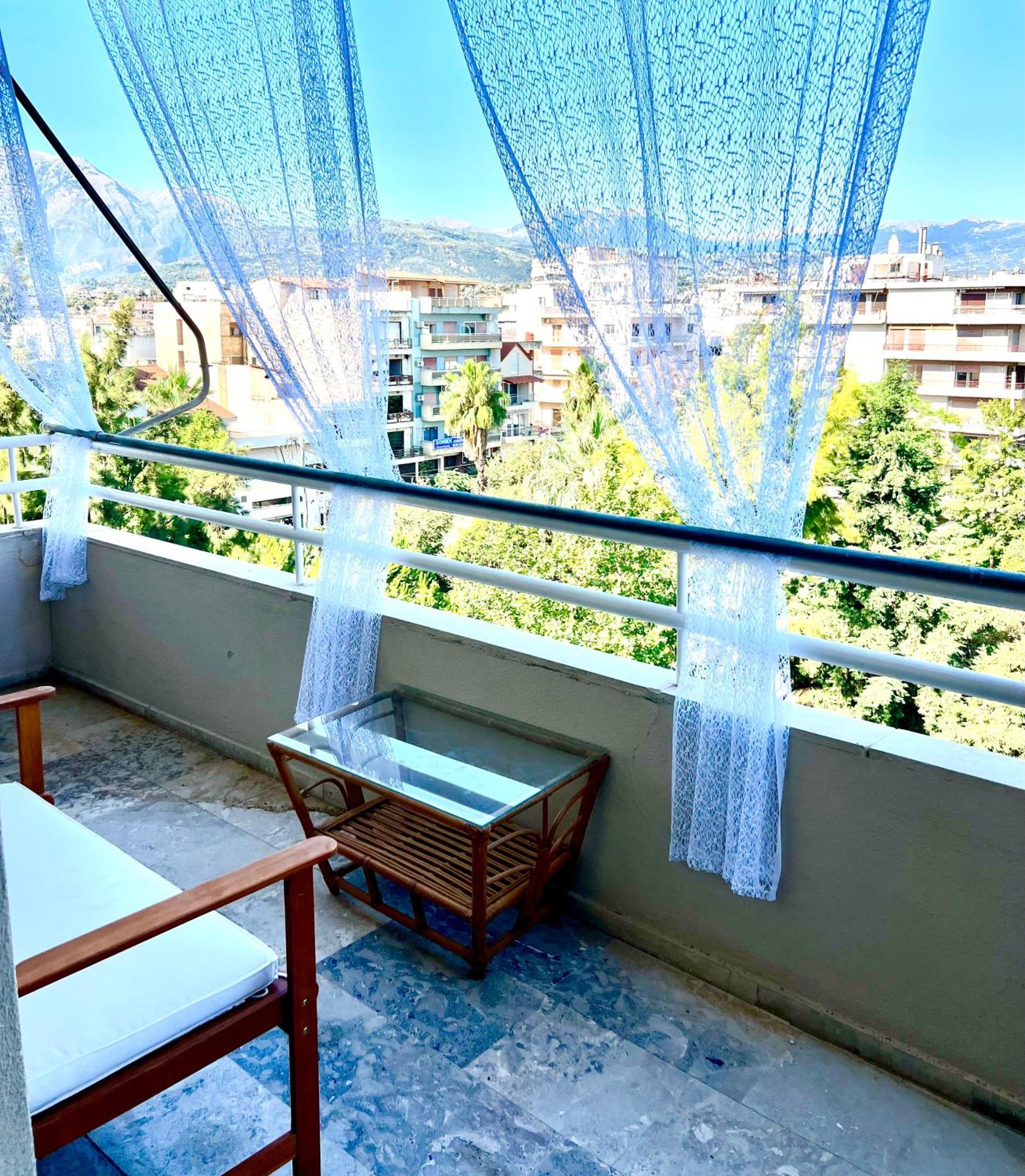 Appartement Seaview Penthouse On The Square à Aigio Extérieur photo